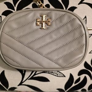 EUC Tory Burch Small Gray Heron Kira Chevron Camera Bag